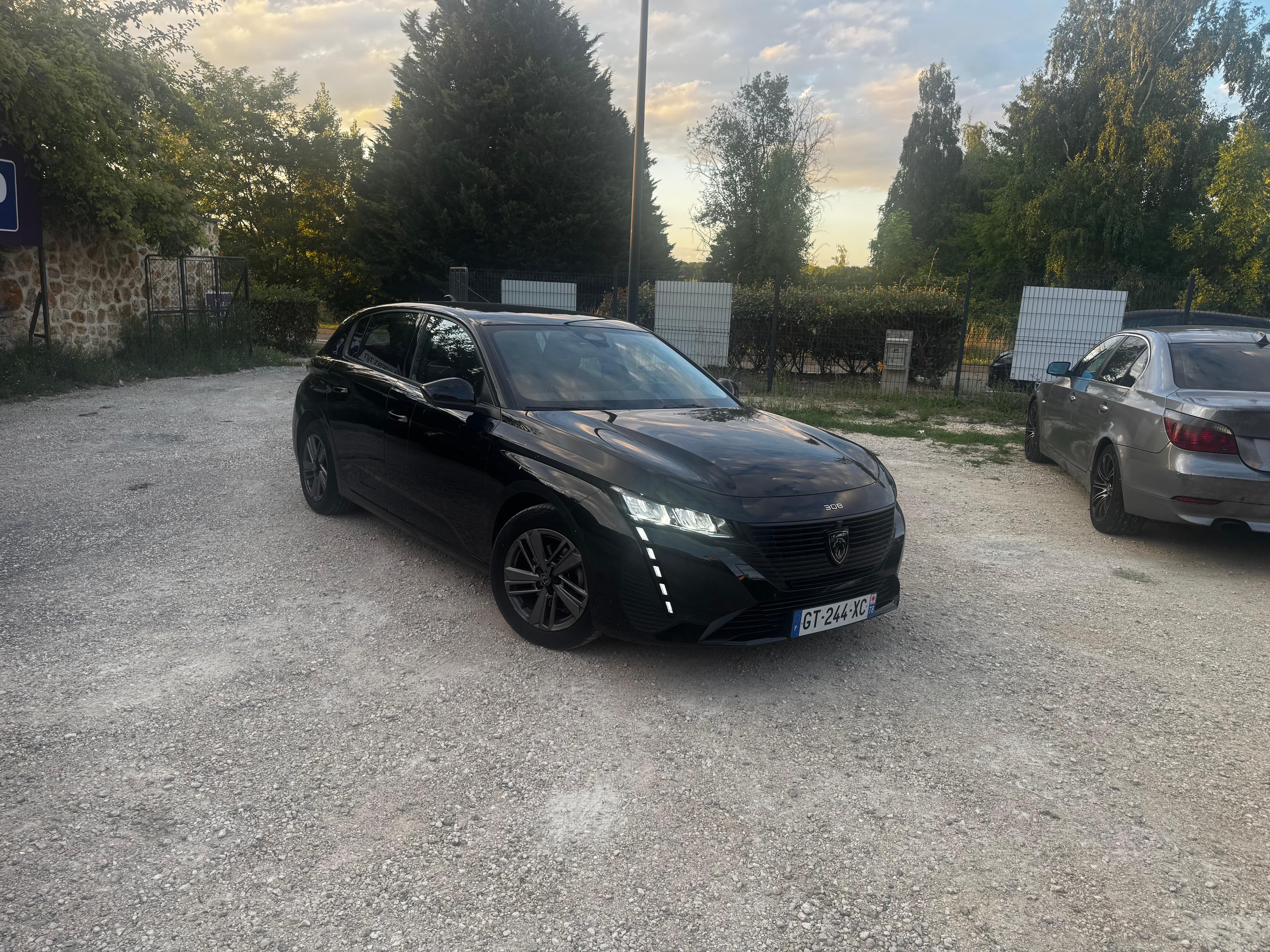 Peugeot 308 — photo 1 sur 3